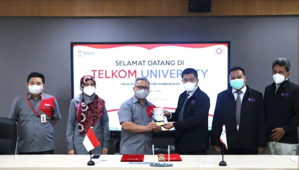 Telkom University dan AMIKOM Purwokerto Jalin Kerjasama