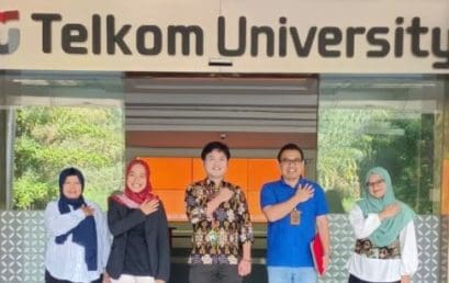 Kunjungan & Penyerahan dokumen MoU Institut Kesehatan Rajawali