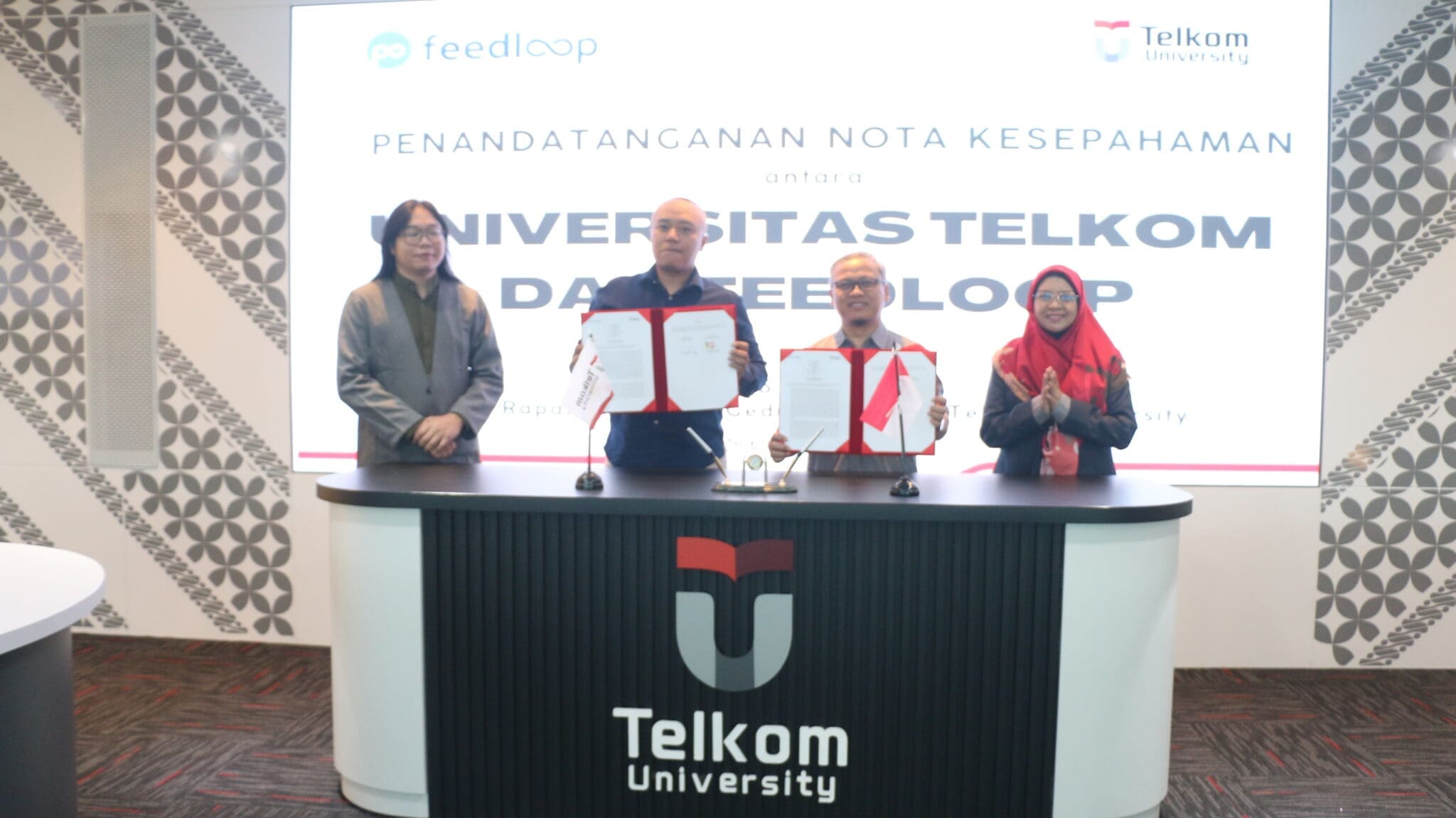 Penandatanganan MOU antara Telkom University &Feedloop AI