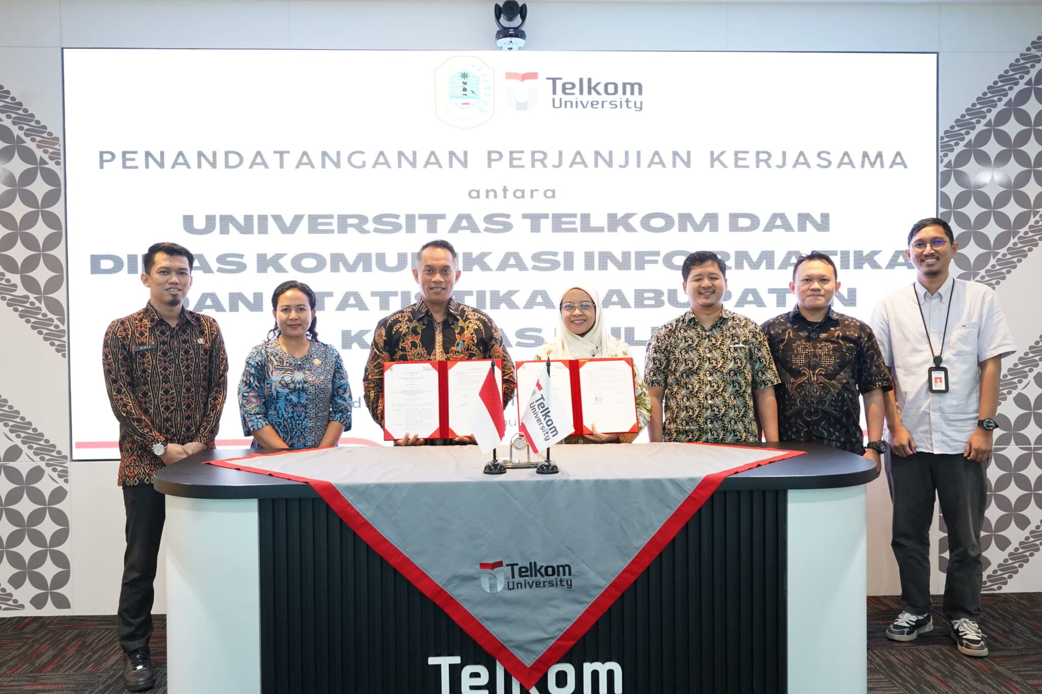 Penandatanganan MOA Universitas Telkom & Dinas Komunikasi, Informatika & Statistik Kabupaten Kapuas Hulu