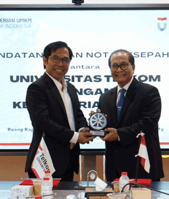 Penandatanganan MoU antara Universitas Telkom & Kementerian UMKM
